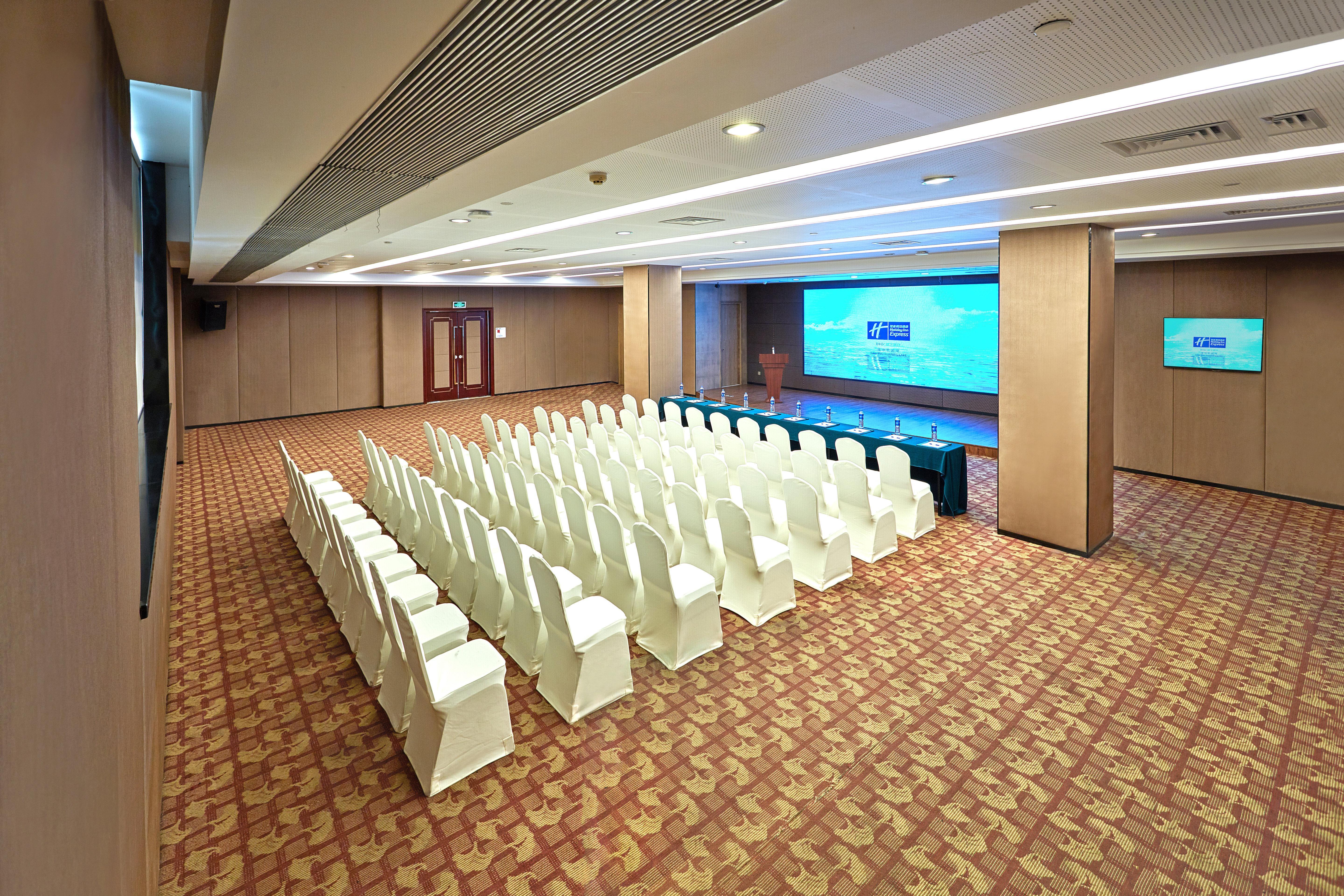 Holiday Inn Express Nanjing Xuanwu Lake By Ihg Exterior foto